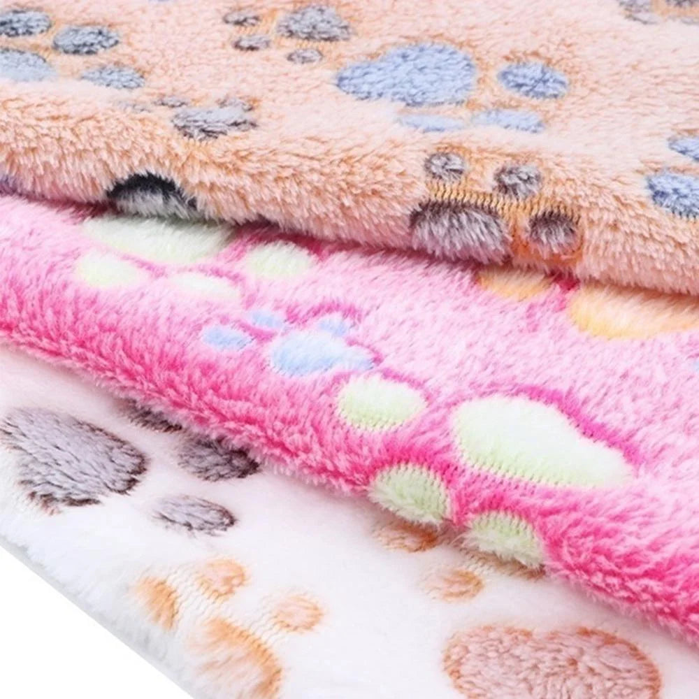 Soft and cozy blanket for dogs and cats