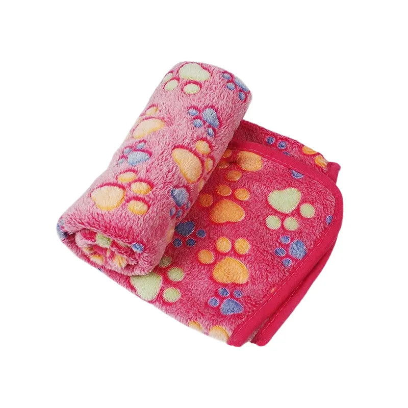 Soft and cozy blanket for dogs and cats