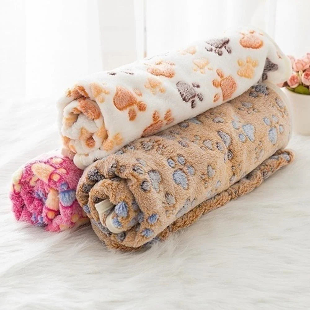 Soft and cozy blanket for dogs and cats