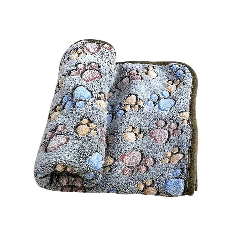 Soft and cozy blanket for dogs and cats